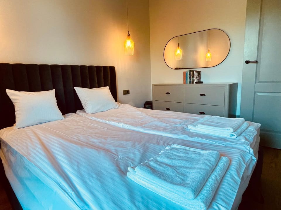 Bed, Photo of the whole room, Bedroom, wardrobe