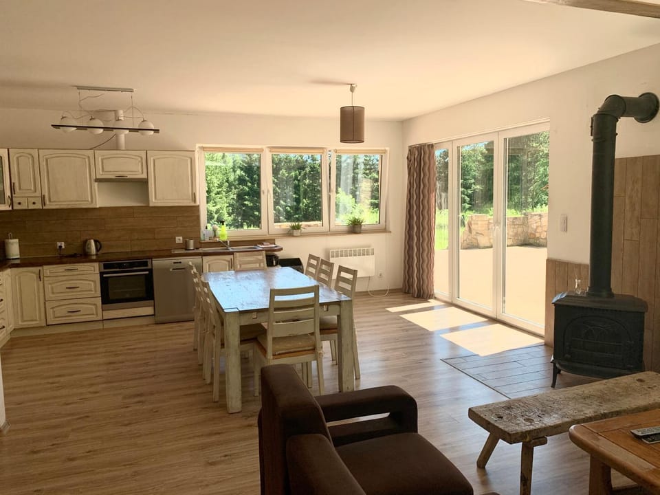Kitchen or kitchenette, Living room