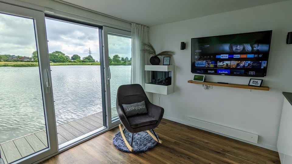 TV and multimedia, Lake view, flat iron