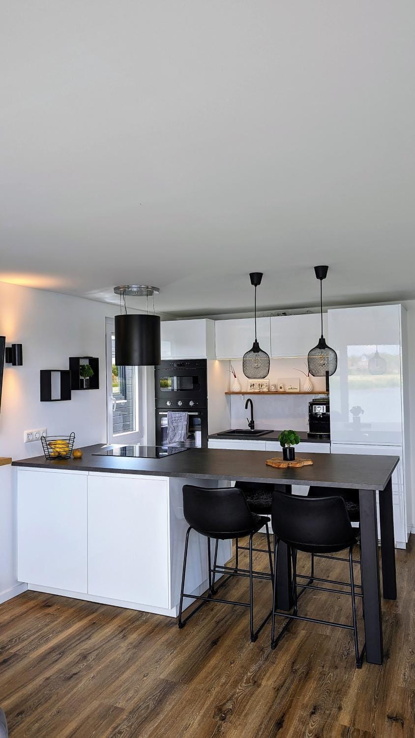 Dining area, kitchen