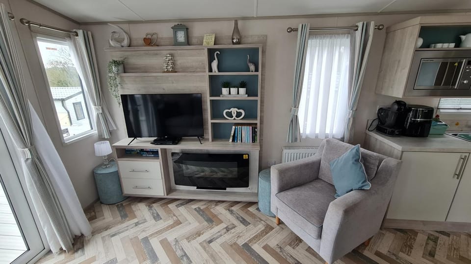 Stunning 2 bed Luxury Caravan at Hoburne Devon Bay, with Hot Tub and sea view Campground/ 
RV Resort in Paignton