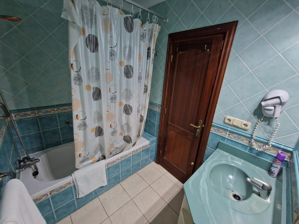 Shower, Bathroom, Bath, towels