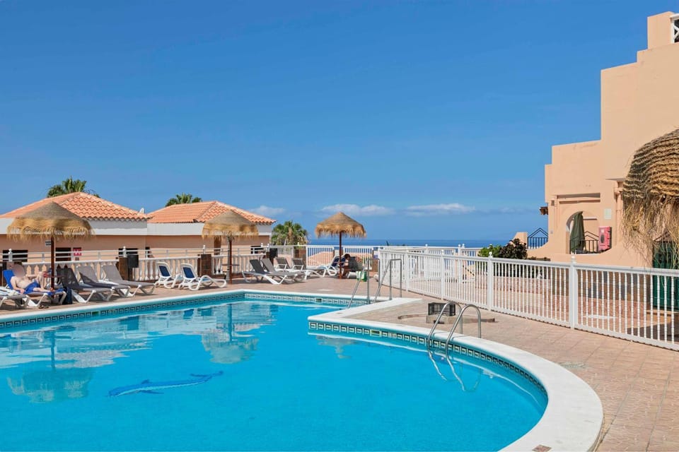Day, Natural landscape, Pool view, Sea view, Swimming pool, sunbed