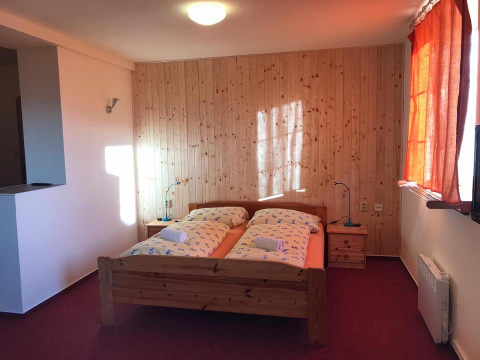 Bed, Photo of the whole room