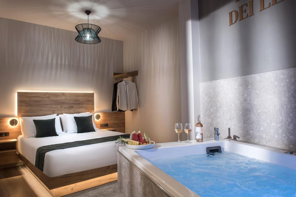 Bedroom, Swimming pool
