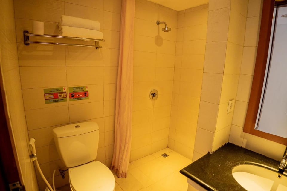 Shower, Toilet