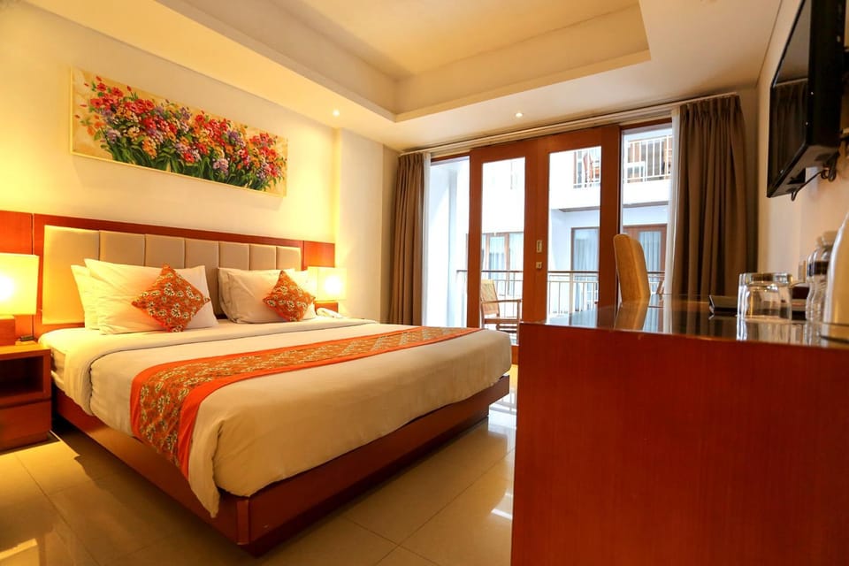 View (from property/room), Balcony/Terrace, Seating area, Bedroom, Pool view