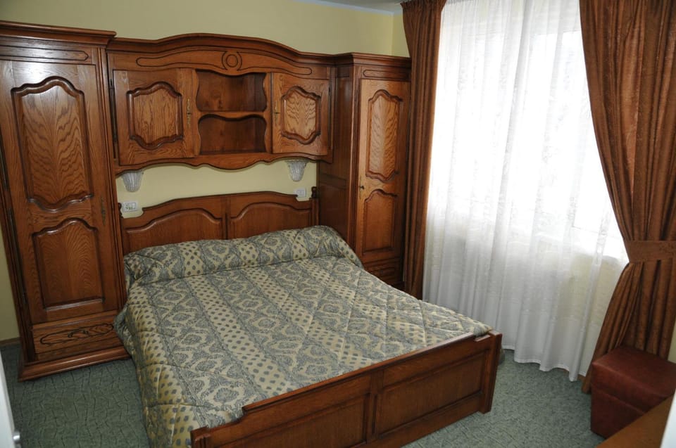 Day, Photo of the whole room