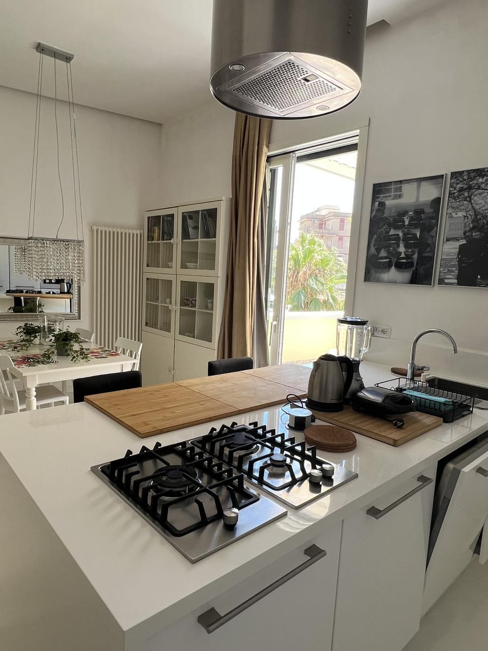 Kitchen or kitchenette, Dining area, stove