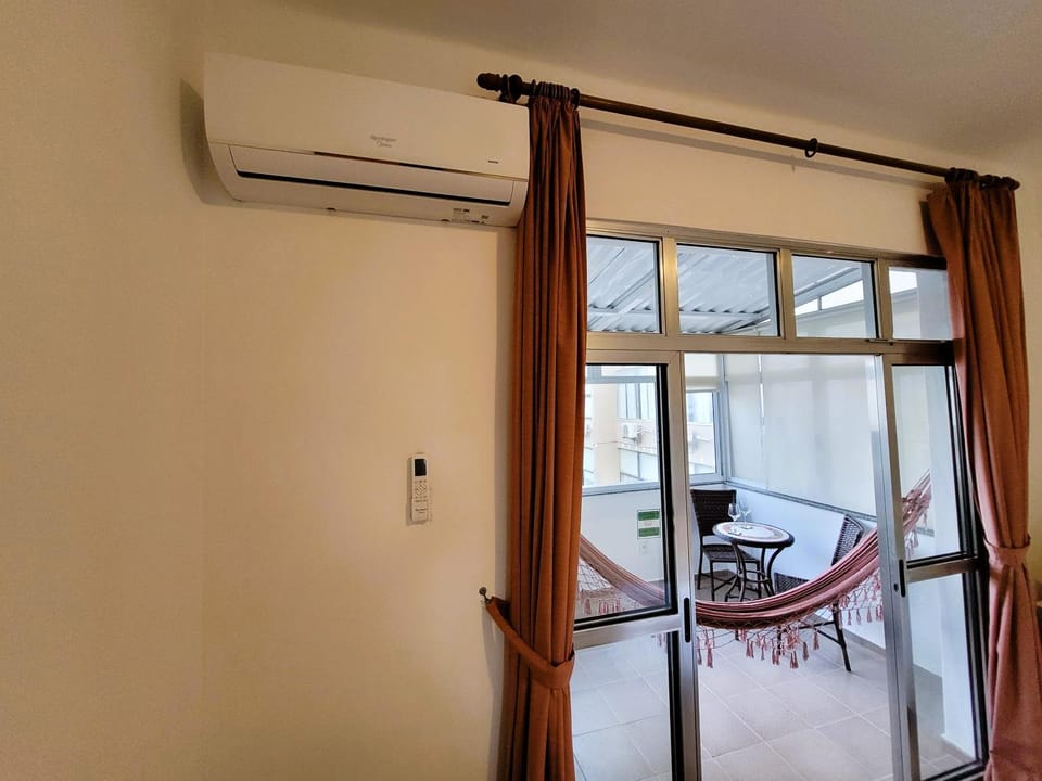 Bedroom, air conditioner