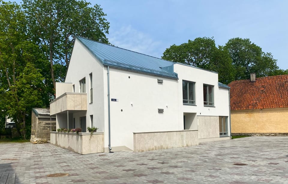 Property building, Day