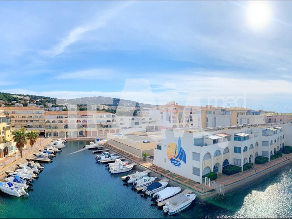 2 pièces mezzanine, parking privé, animaux admis - FR-1-338-475 Apartment in Occitanie