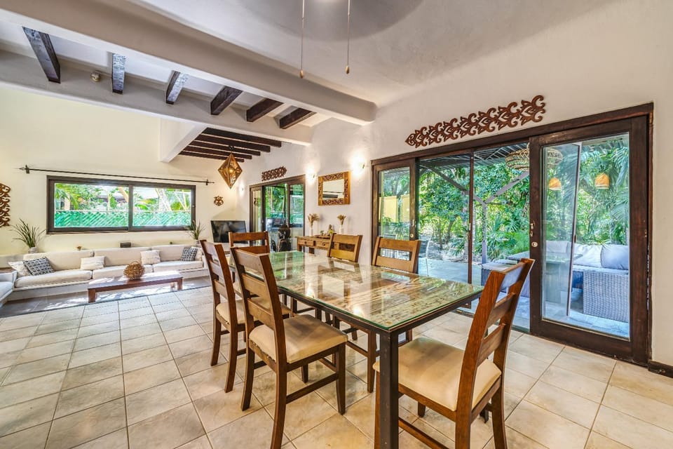 Patio, Living room, Seating area, Dining area