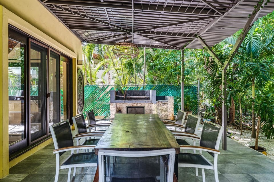 Spring, Garden, Living room, Seating area, Garden view