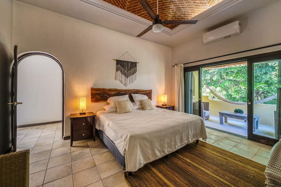 Bed, Photo of the whole room, Bedroom, air conditioner