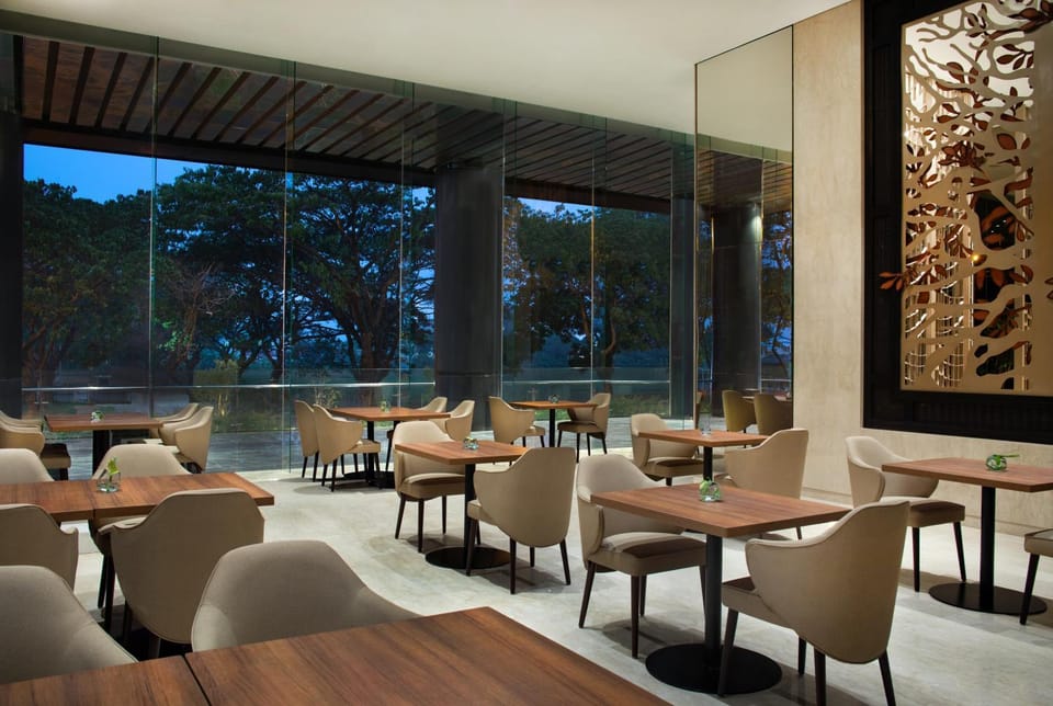 Restaurant/places to eat, Lounge or bar
