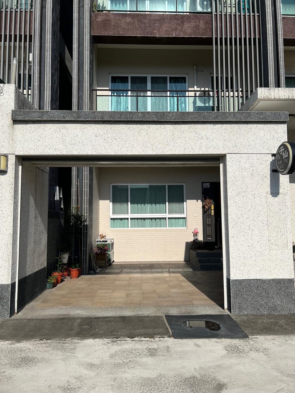 Facade/entrance