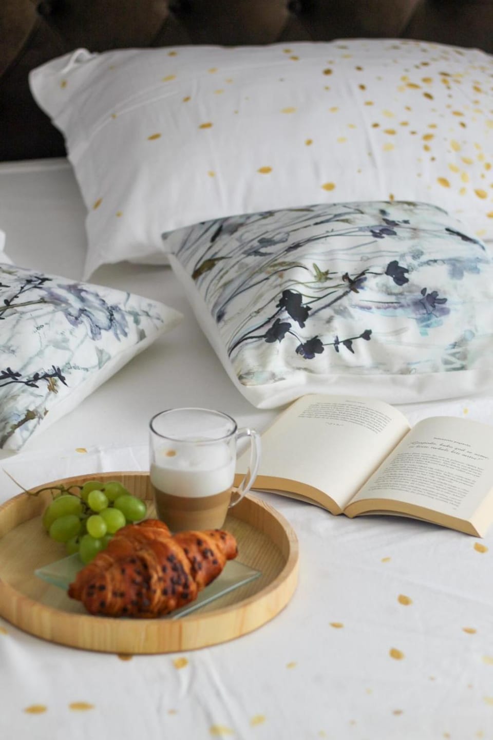 Bed, Food and drinks, Bedroom, Food, Drinks