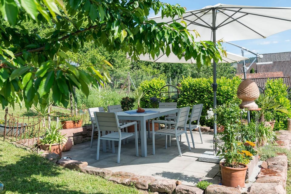 Property building, Garden, Dining area, Garden view