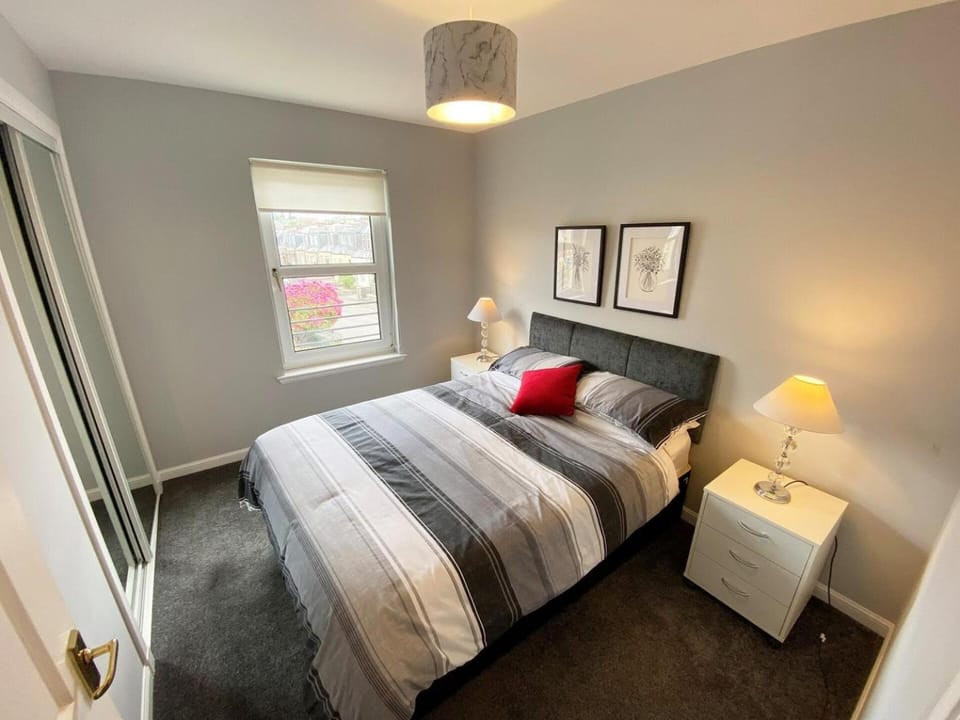 NEW Super 2 Bedroom Flat in Falkirk House in Falkirk