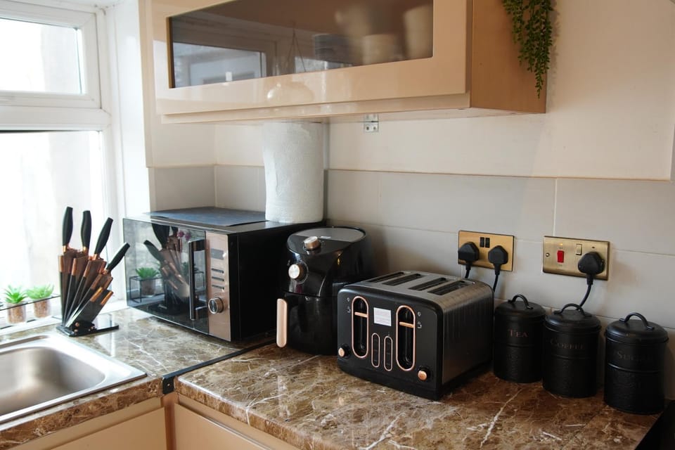 5 bedroom house near cardiff city. House in Cardiff