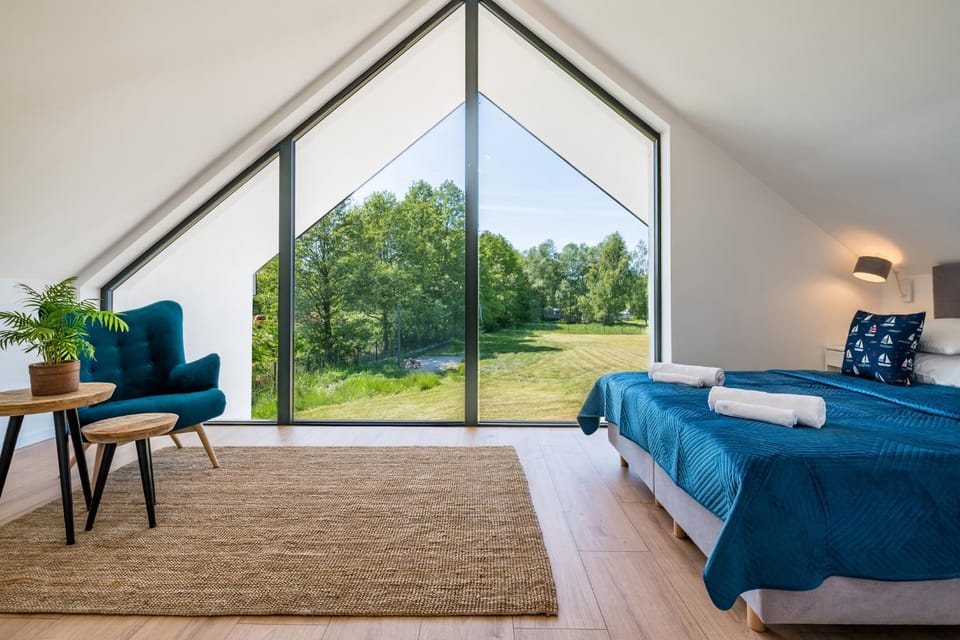 Bed, Night, View (from property/room), Photo of the whole room, Seating area, Bedroom, On site, Garden view, Area and facilities, hair dresser, towels