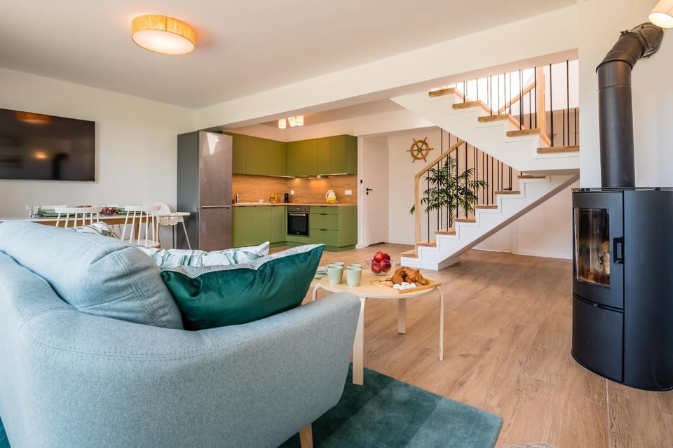 Kitchen or kitchenette, Living room, Decorative detail, Seating area, Floor plan, Dining area, Area and facilities, flat iron, locker