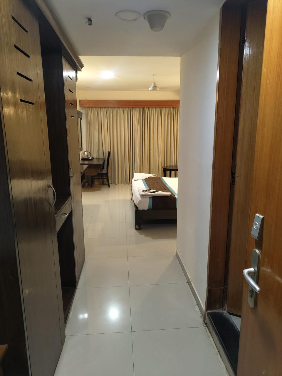 Bed, TV and multimedia, Living room, Photo of the whole room, Seating area, Bedroom, hair dresser, wardrobe