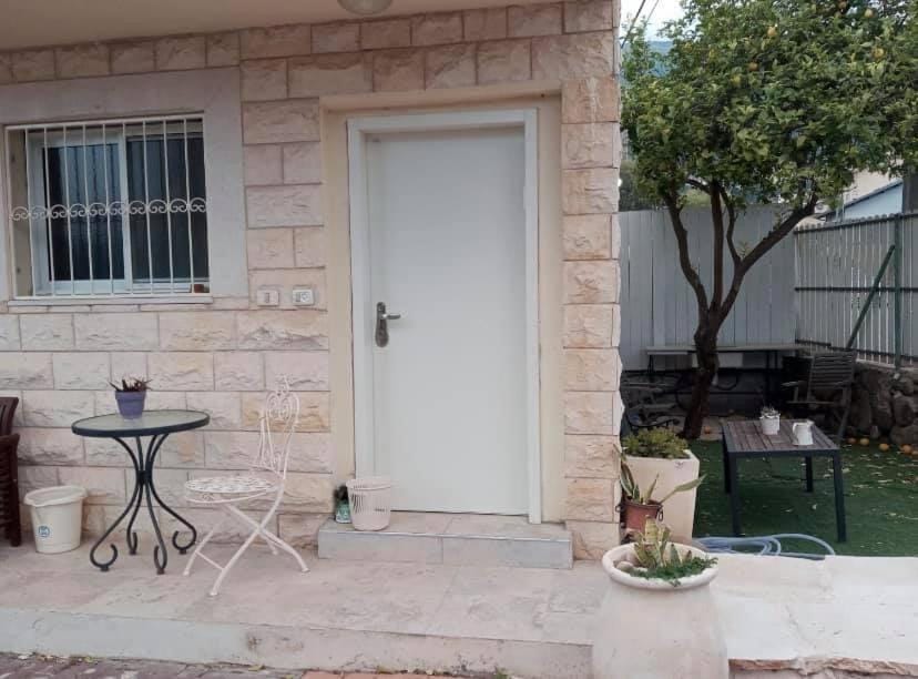 דירה ירוקה על הנחל Apartment in North District