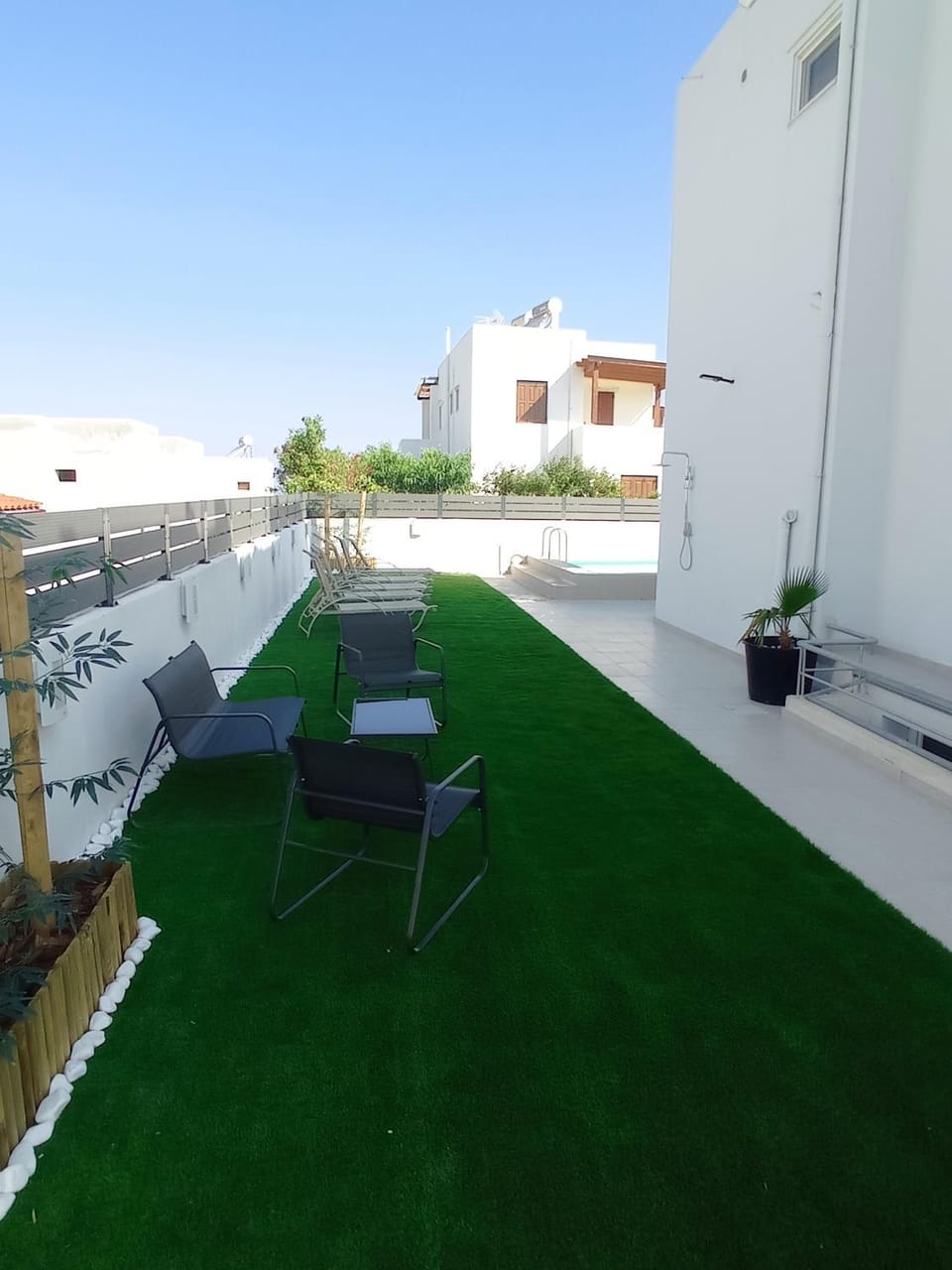 Patio, Spring, Seating area, sunbed