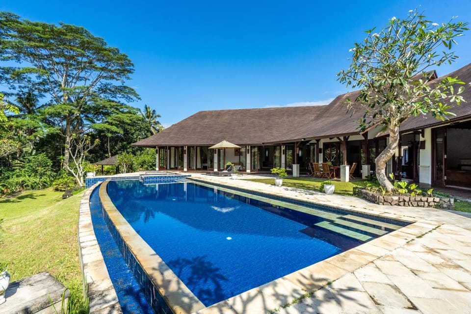Property building, Garden, Swimming pool