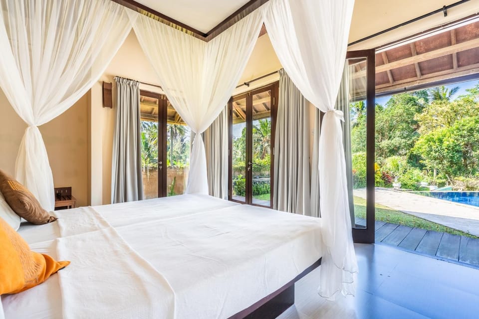 Bed, Bedroom, Pool view