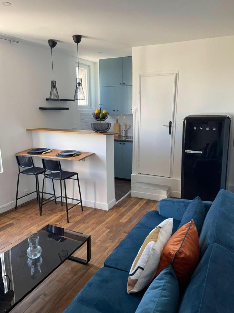 Kitchen or kitchenette, Living room, Dining area