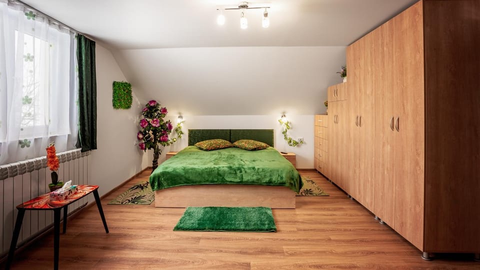 Property building, Bed, Photo of the whole room, Bedroom
