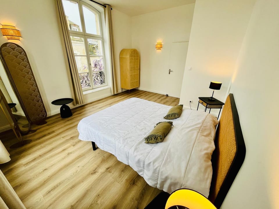 Bed, Photo of the whole room, Bedroom, wardrobe