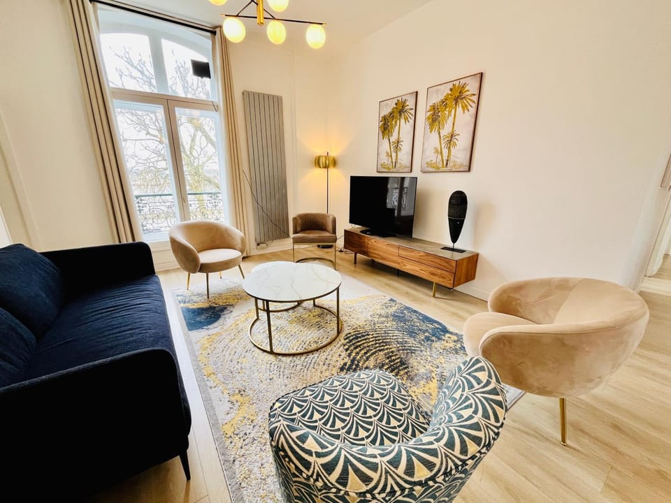 TV and multimedia, Living room, Seating area