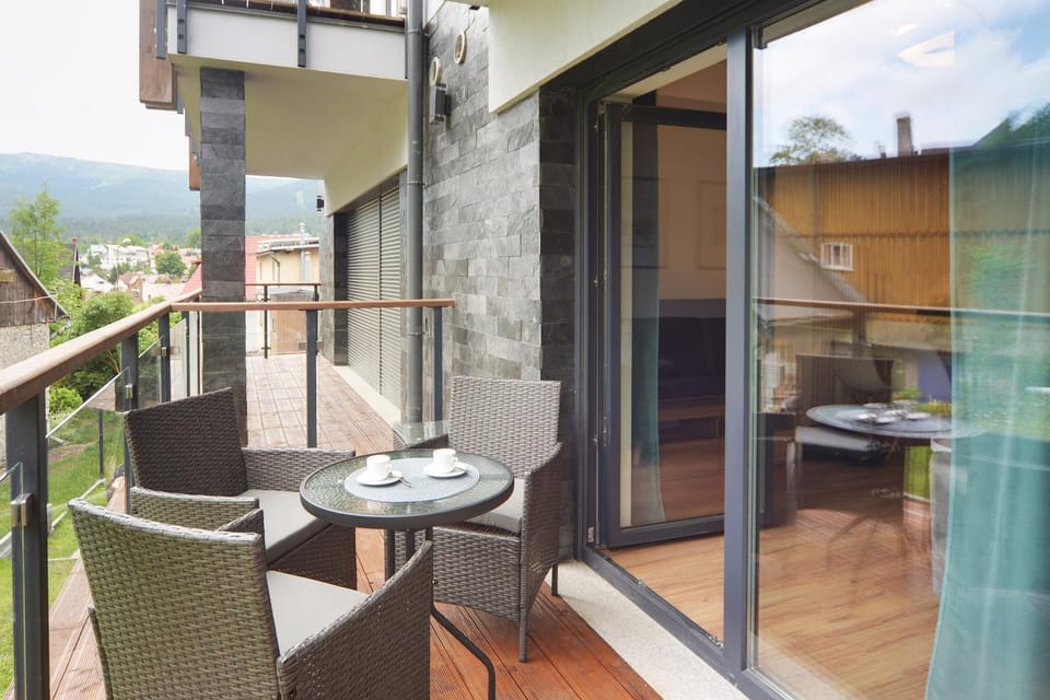Balcony/Terrace, Mountain view