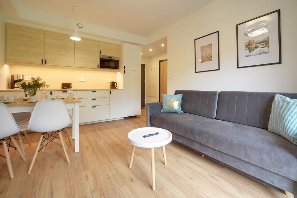 Kitchen or kitchenette, Seating area