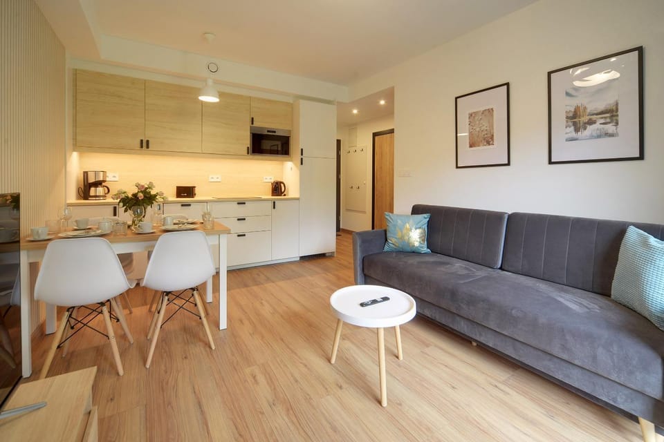 Kitchen or kitchenette, Seating area