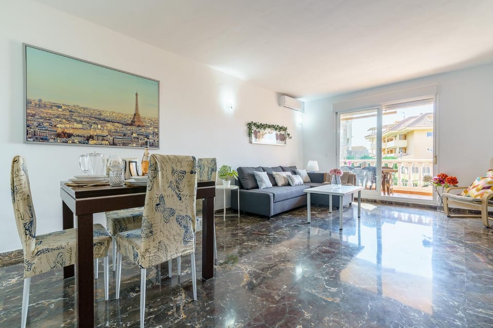 Living room, Dining area, air conditioner