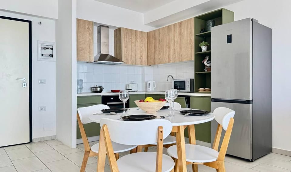 Coffee/tea facilities, Kitchen or kitchenette, Dining area, dishwasher, oven, stove, toaster