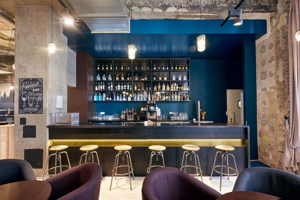 Lounge or bar, Drinks, Alcoholic drinks