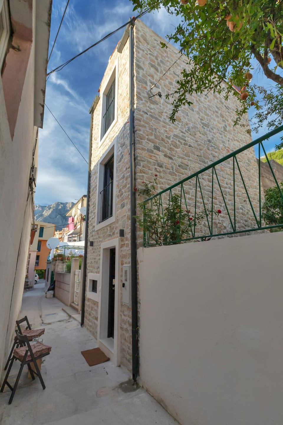 Facade/entrance