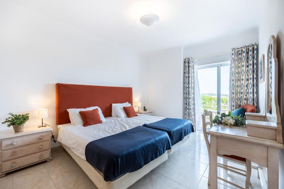 Townhouse da Amarela House in Budens