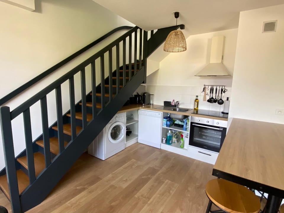 Kitchen or kitchenette, Seating area, Dining area, dishwasher, stove