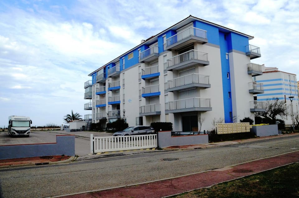 Property building, Street view, Location, Parking