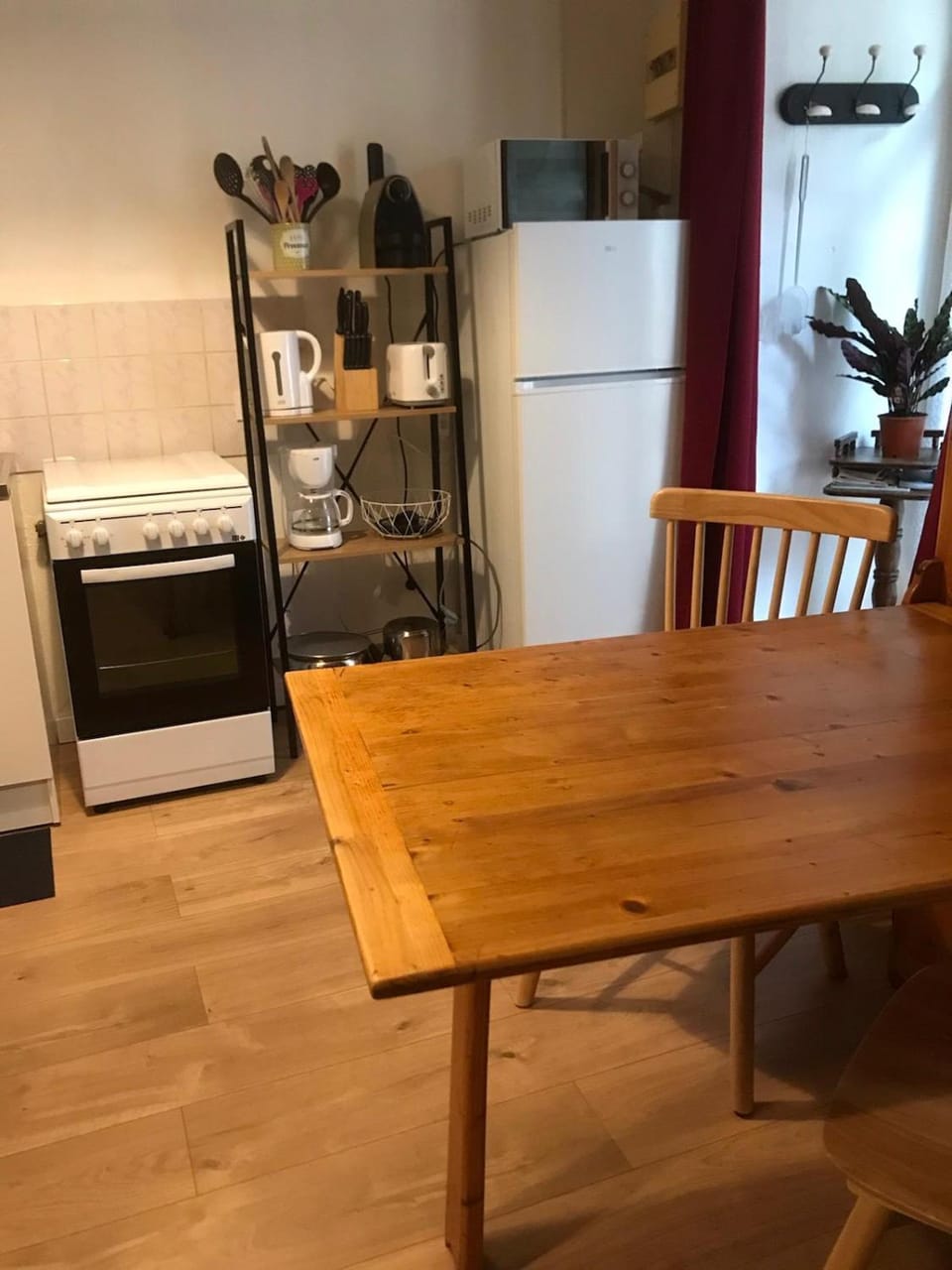 Day, Kitchen or kitchenette, microwave, oven