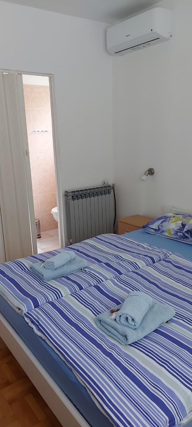 Bed, Bedroom, Garden view, internet, air conditioner