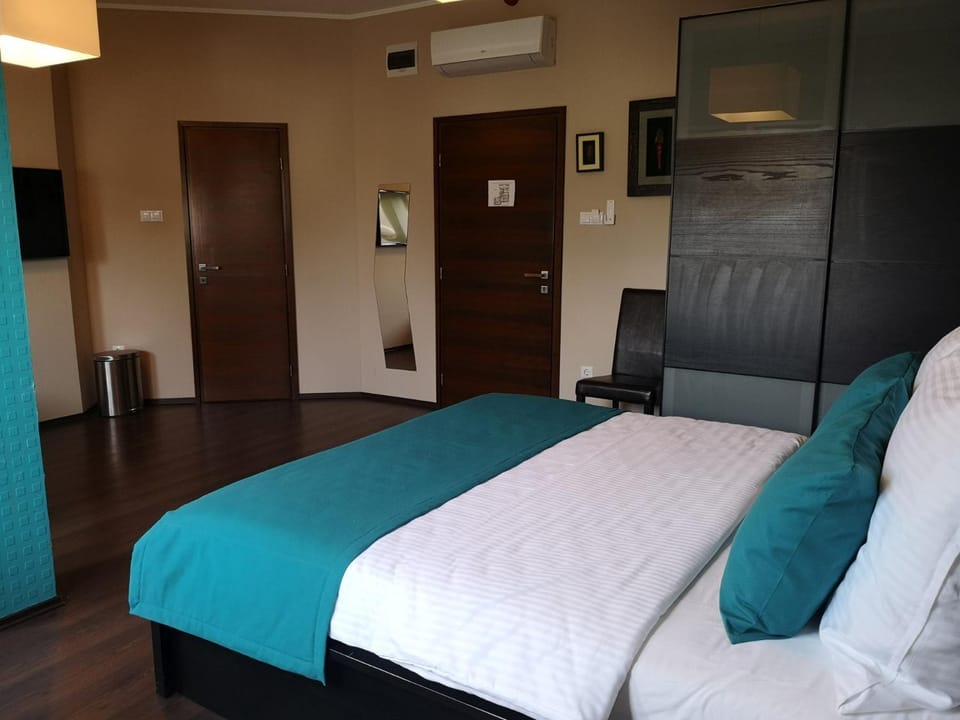 Bed, Photo of the whole room