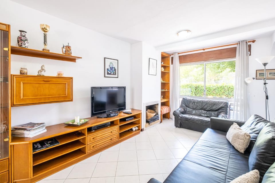 Communal lounge/ TV room, Living room